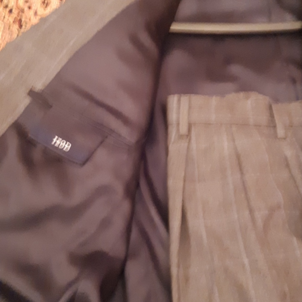 Suits - Picture 8 of 8